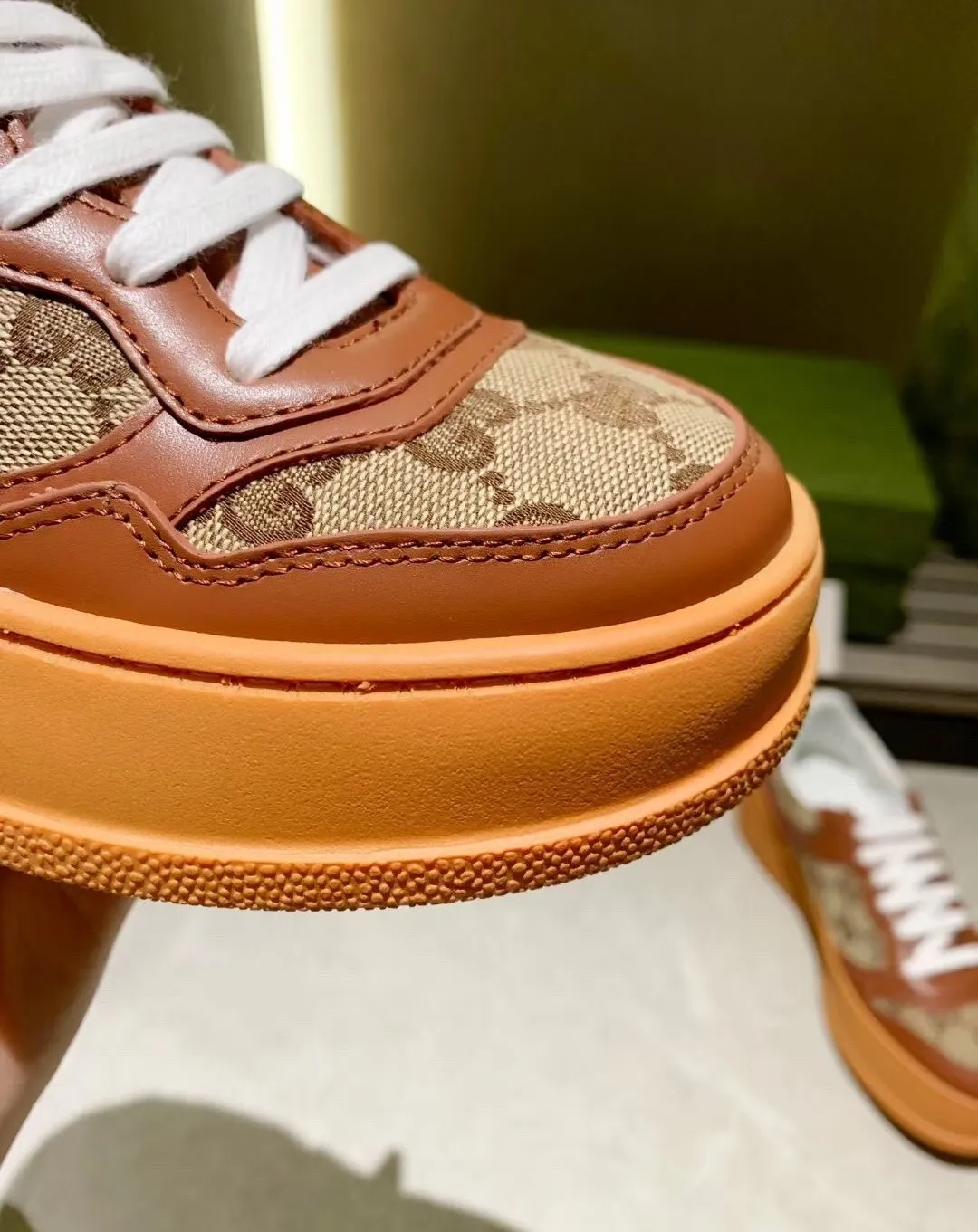 👟👟Ex-factory price 560👟👟 Men's size +10 Gucci2022 spring and summer new casual sports white shoes, purchasing version of the original version with a one-to-one molded IP light material sole! Upper calfskin, lining calfskin, foot pads calfskin. Complete purchasing version. Code number: female 35-40#, male 39-44# (45 customized)